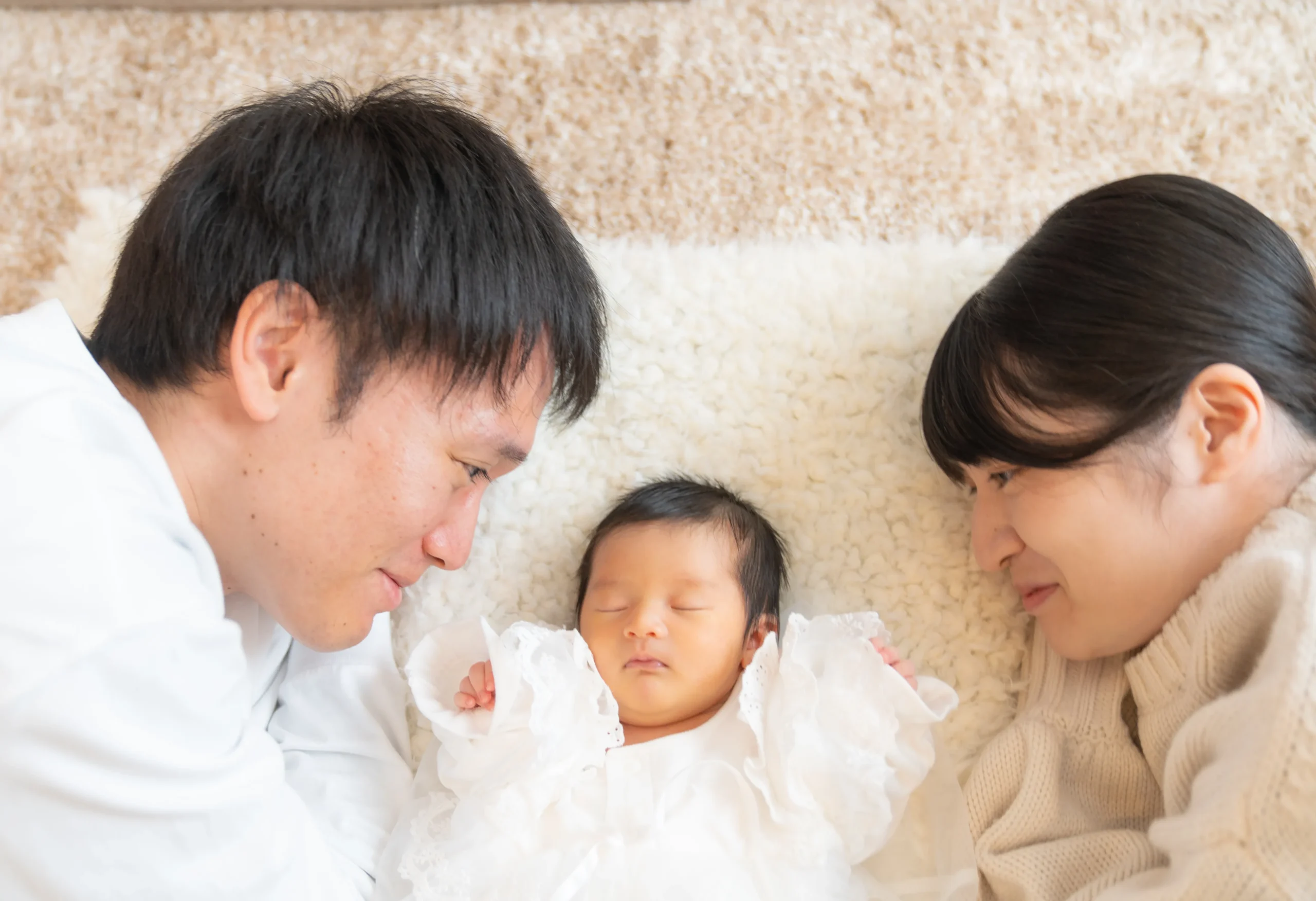 寝転がっている画像